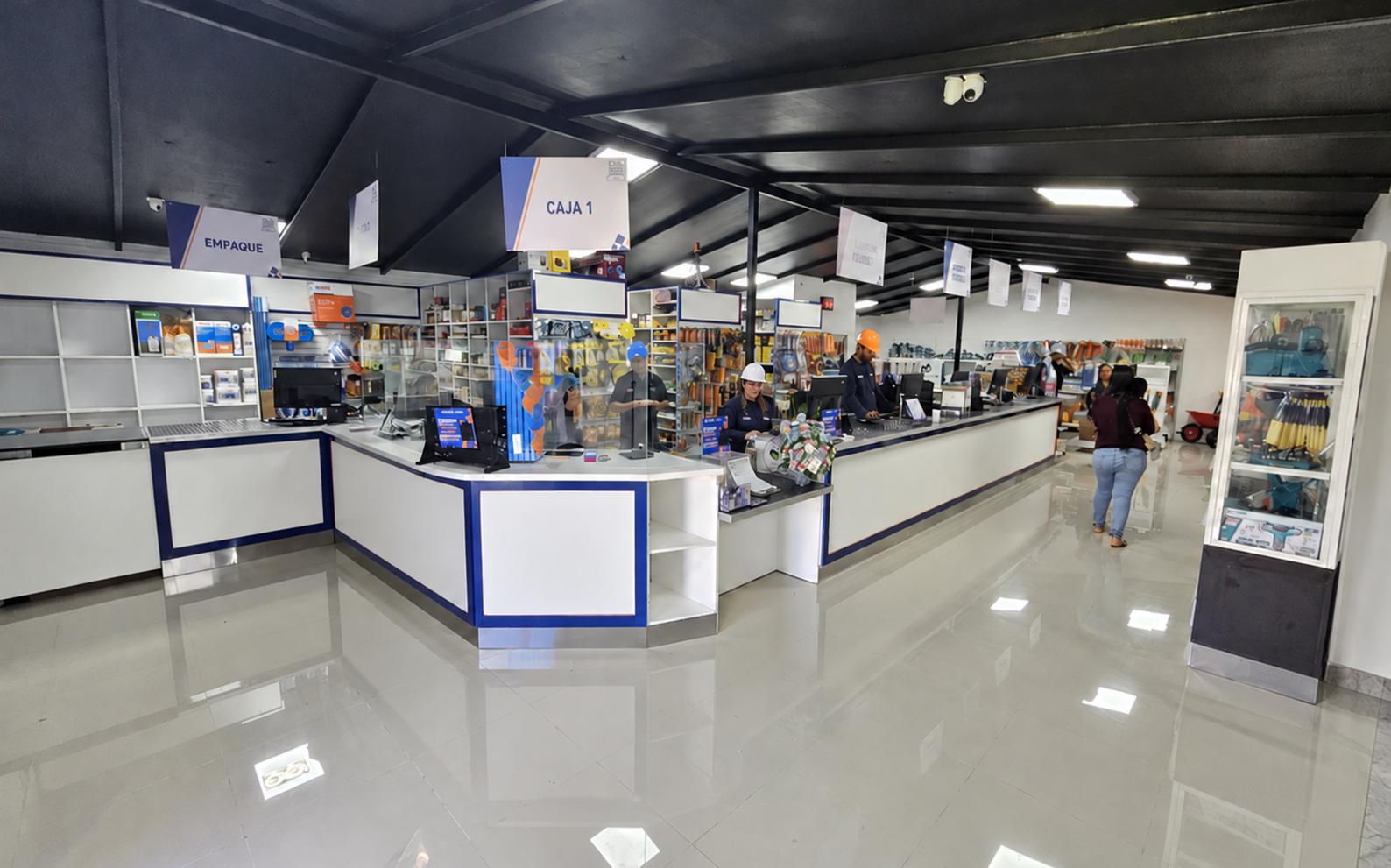 Ferretería Ferrimat en Concepción: área de atención y cajas