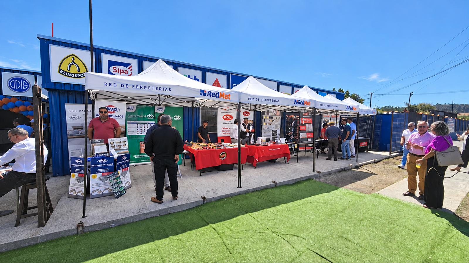 Ferretería Ferrimat en Concepción: exhibición exterior con REDMAT